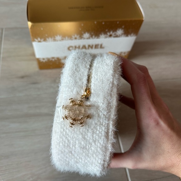 Chanel 2024 Maximum Brilliance Lipgloss Trio Holiday Set - Picture 2 of 6